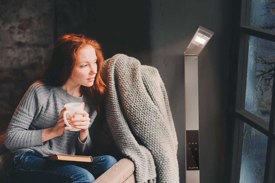 3D-Rendering einer smarten Lampe mit Lichtsteuerung über Controller, erstellt von supaCGI. Hochwertige CGI-Visualisierung für Smart-Home-Rendering in Technologie- und Wohnprojekten mit Fokus auf intelligente Beleuchtung und modernes Design.
